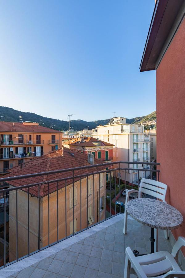 Hotel Danio Lungomare Alassio Bagian luar foto
