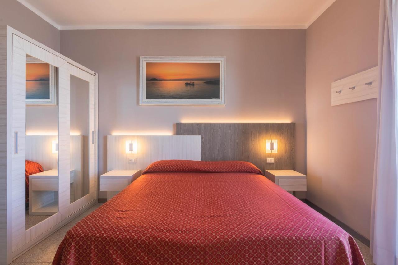 Hotel Danio Lungomare Alassio Bagian luar foto