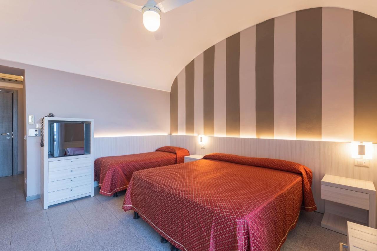 Hotel Danio Lungomare Alassio Bagian luar foto