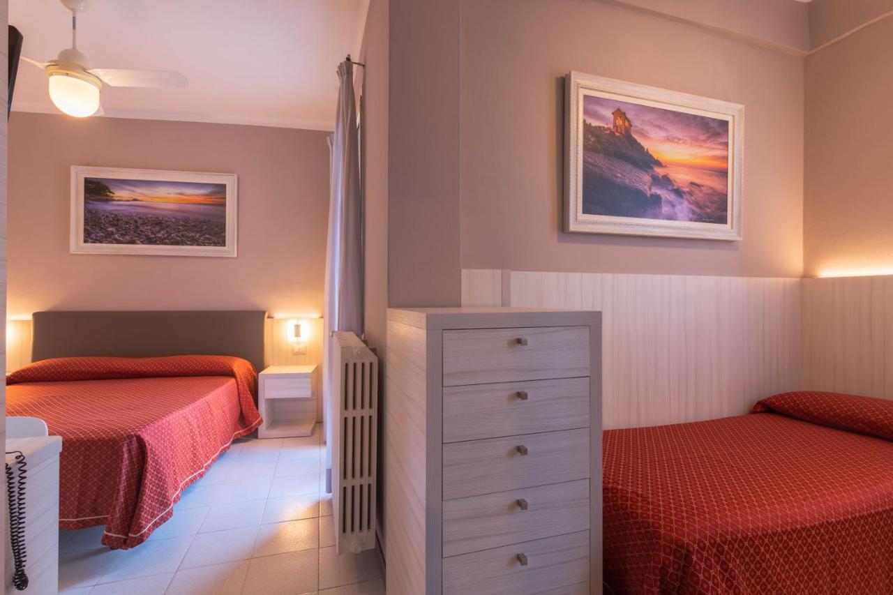 Hotel Danio Lungomare Alassio Bagian luar foto