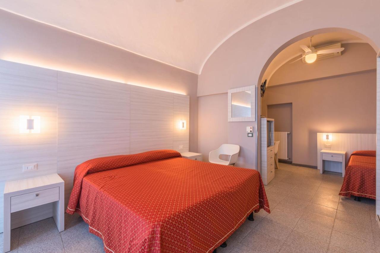 Hotel Danio Lungomare Alassio Bagian luar foto
