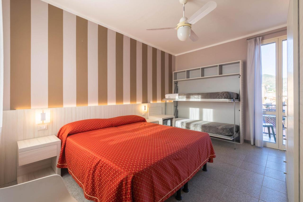 Hotel Danio Lungomare Alassio Bagian luar foto