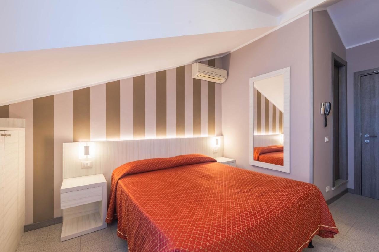 Hotel Danio Lungomare Alassio Bagian luar foto