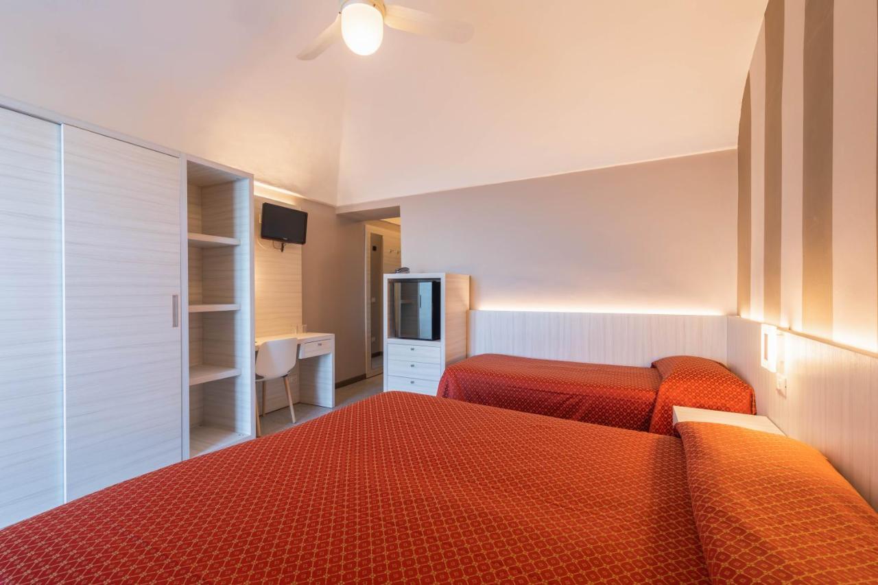 Hotel Danio Lungomare Alassio Bagian luar foto