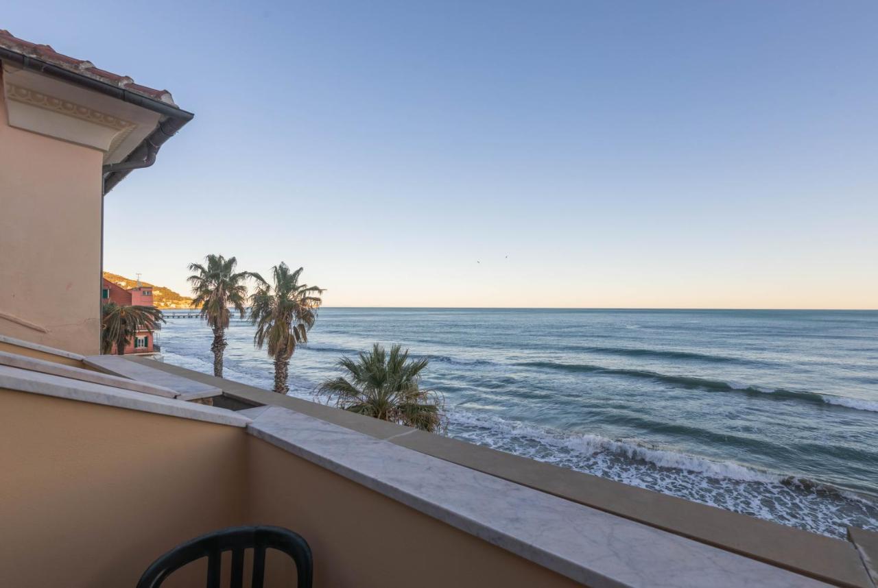 Hotel Danio Lungomare Alassio Bagian luar foto