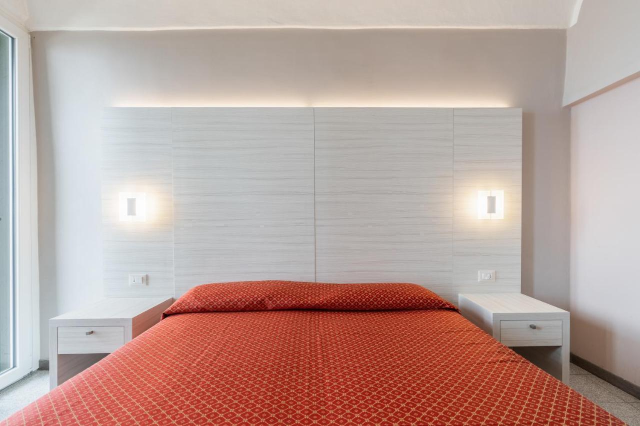 Hotel Danio Lungomare Alassio Bagian luar foto