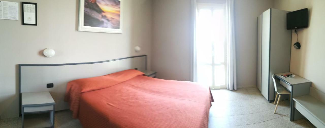 Hotel Danio Lungomare Alassio Bagian luar foto